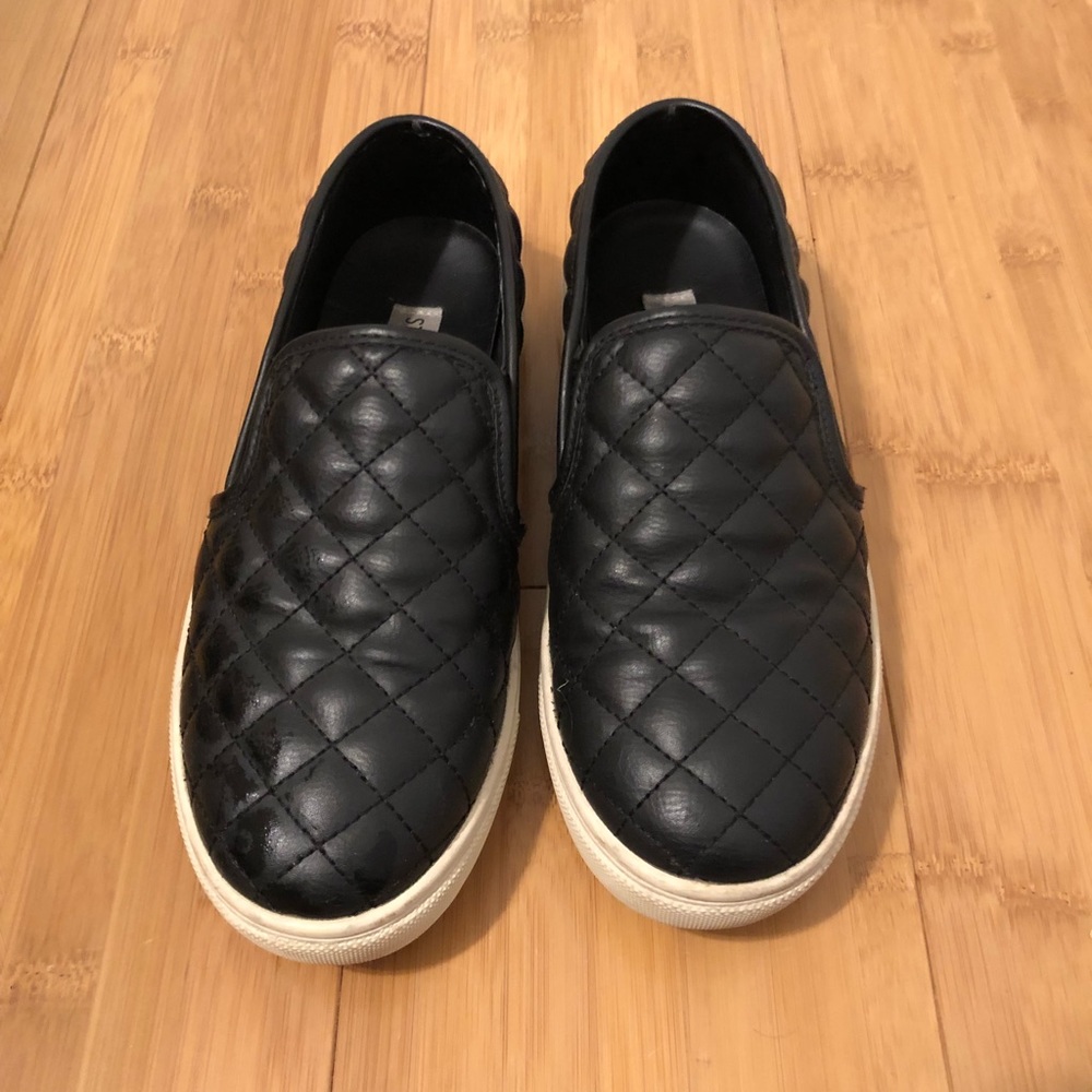 Steve Madden ECENTRCQ BLACK slip on sneakers 🎈
